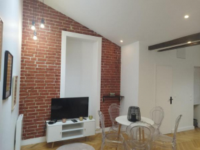 Spacieux appartement Rénové à 20 min de Paris Stade de France proche de Métro